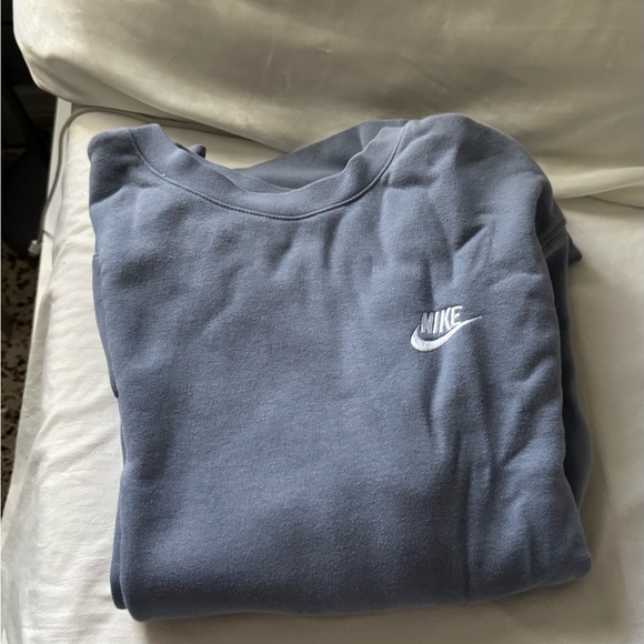 Nike Men's Crewneck in Soft Blue - Picture 1 of 3